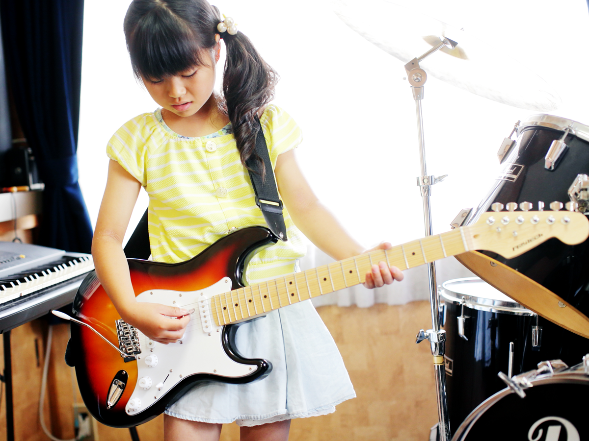 エレキギターのレッスン　堀川ミュージックスクール